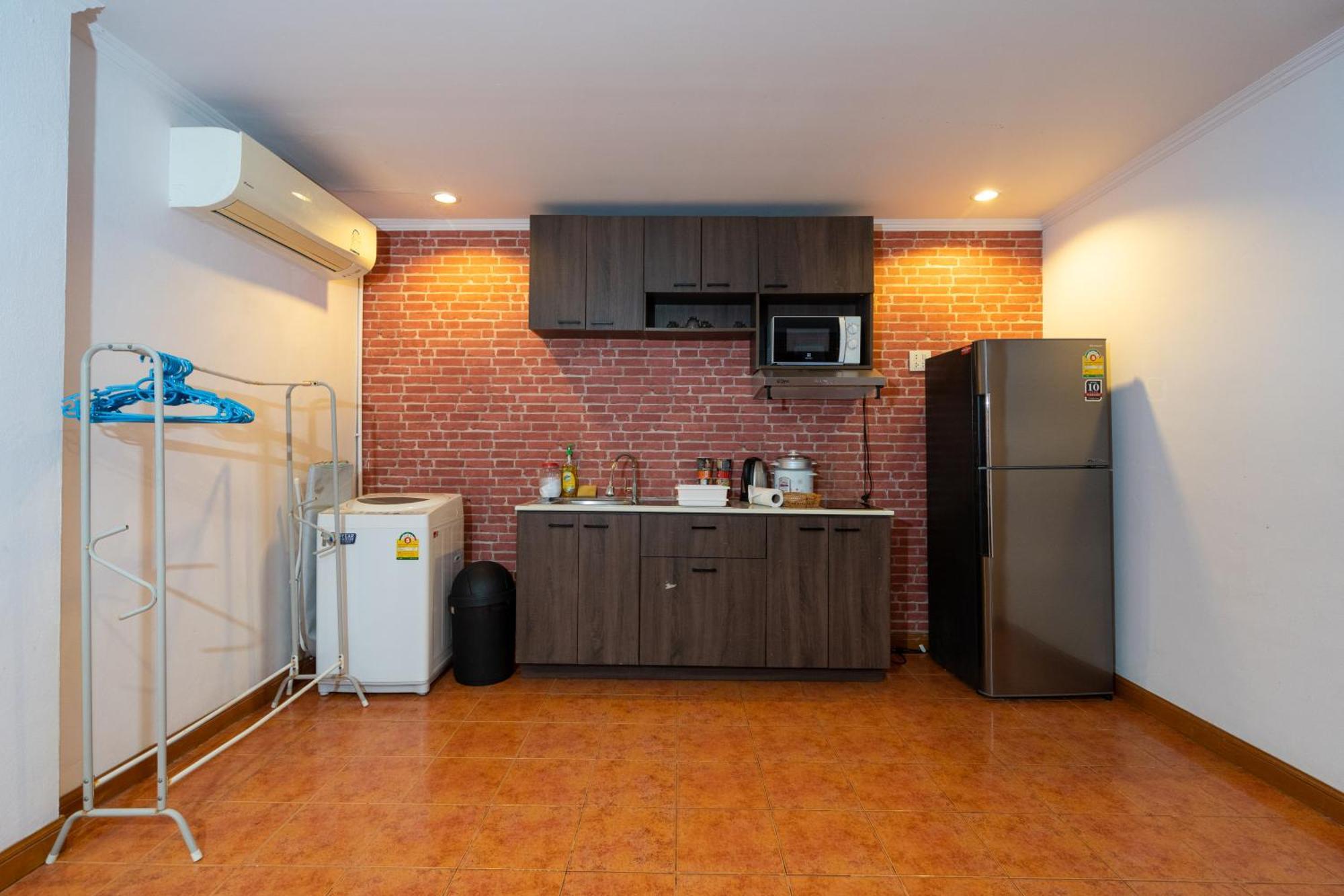 Patong Central Residence & Apartment Номер фото