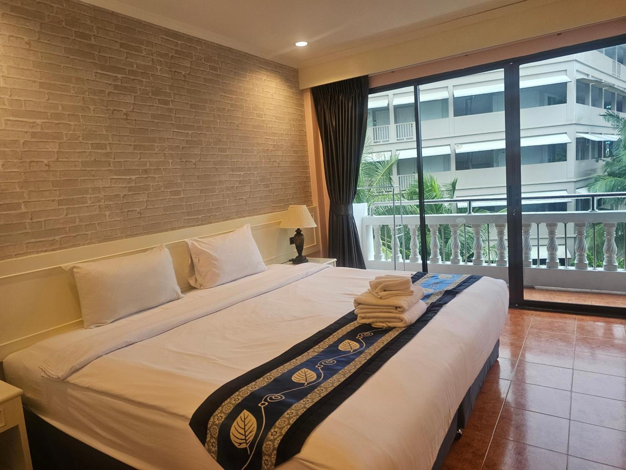 Patong Central Residence & Apartment Экстерьер фото