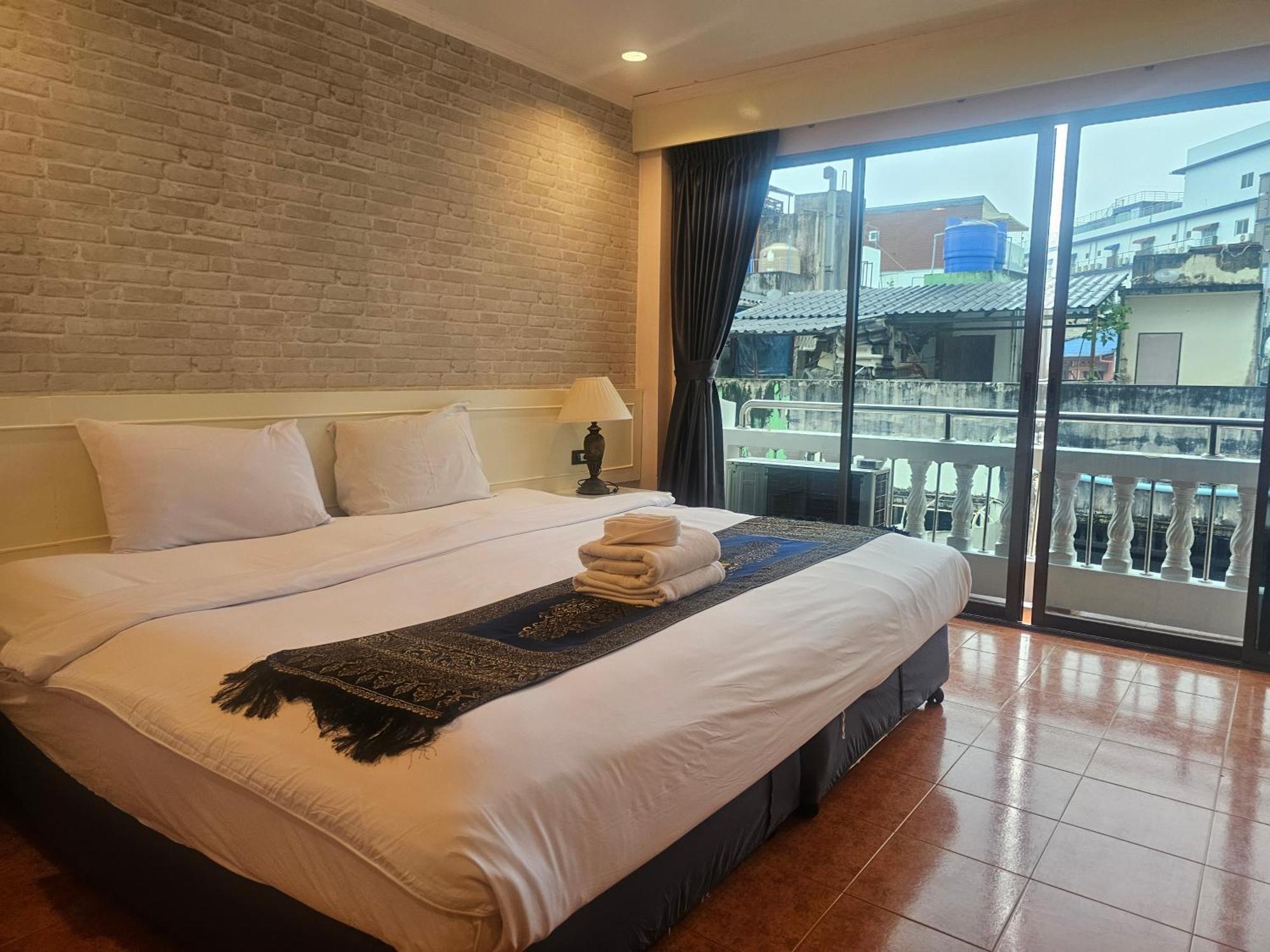 Patong Central Residence & Apartment Экстерьер фото