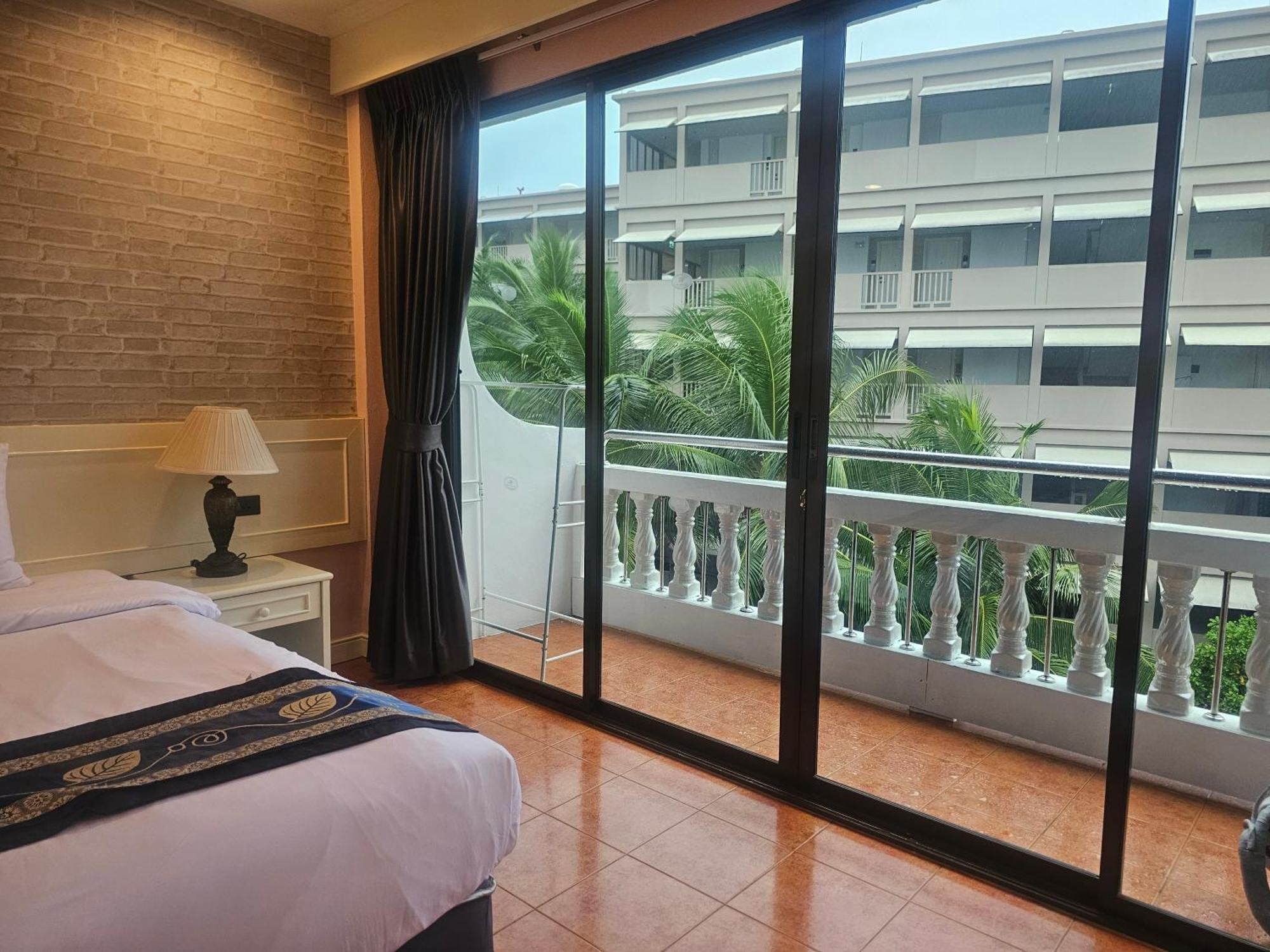 Patong Central Residence & Apartment Номер фото