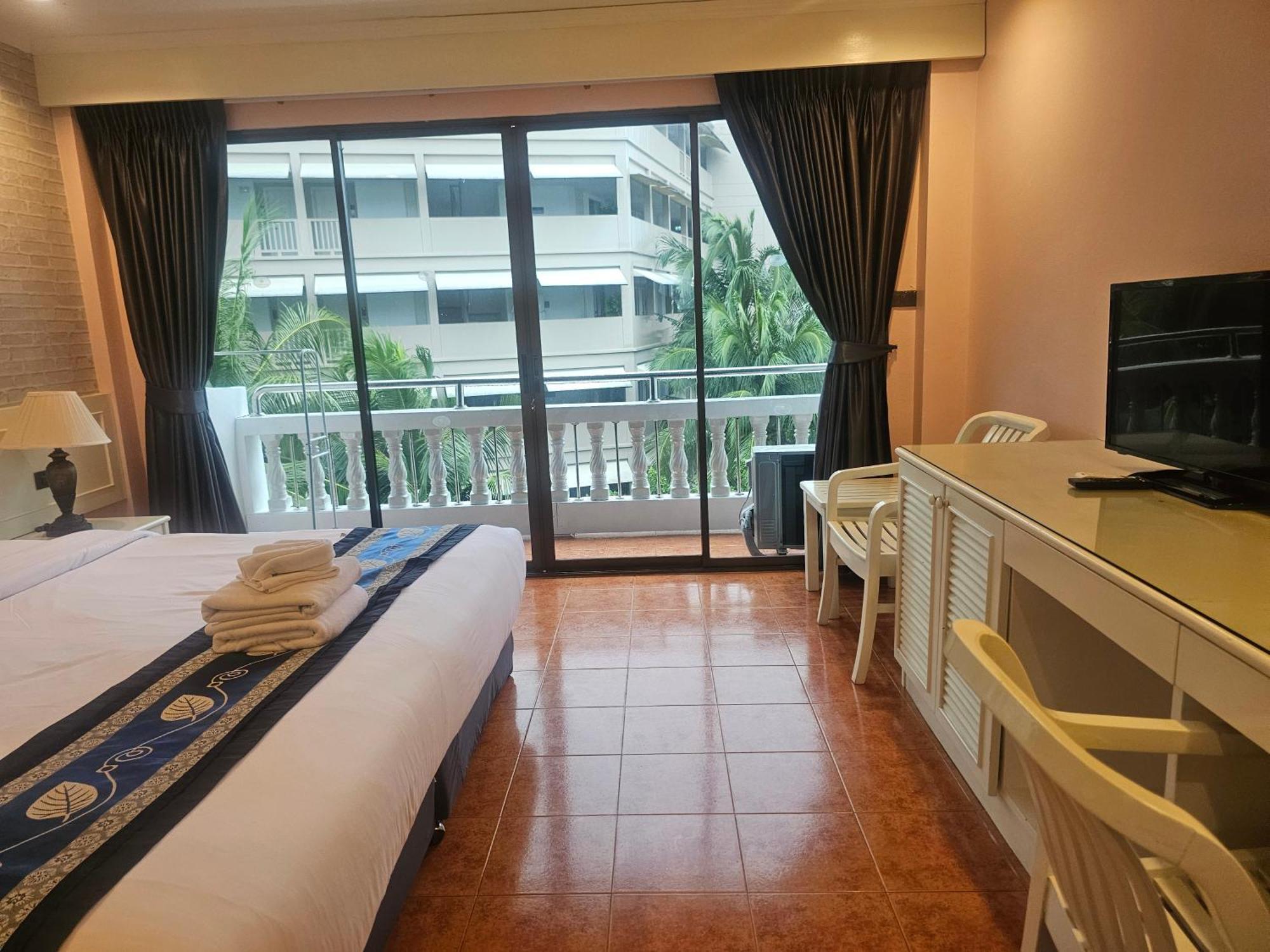 Patong Central Residence & Apartment Экстерьер фото