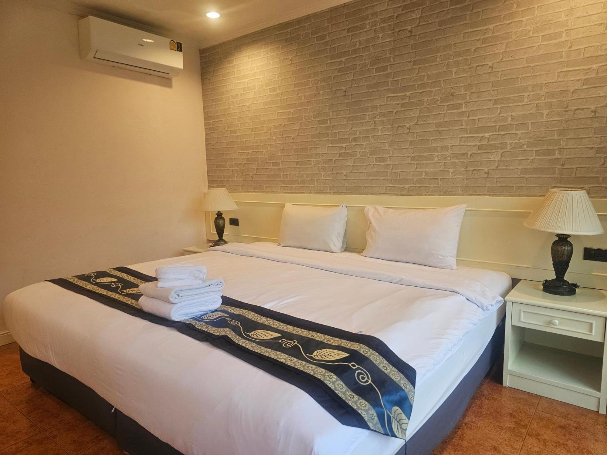 Patong Central Residence & Apartment Экстерьер фото